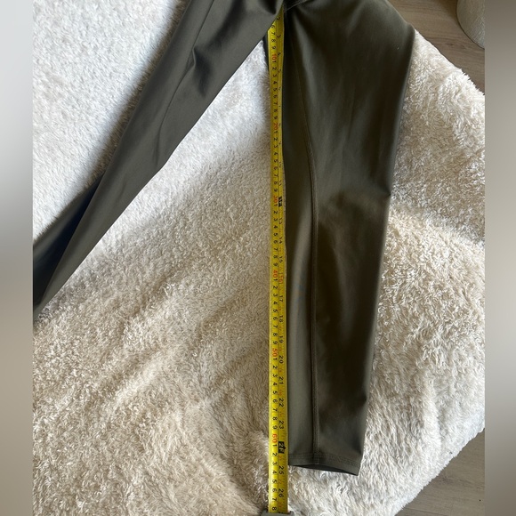 Alo Yoga 7/8 high waist airlift leggings. XS. Olive green. - Picture 2 of 4